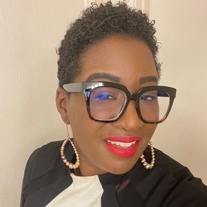 Meet your Posher, Roylisha